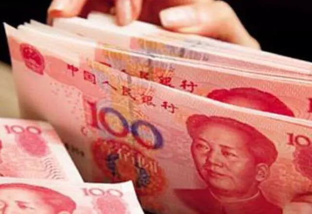 婆婆讓我借她5000元,聽到她對小姑子說的話,我轉身就走了