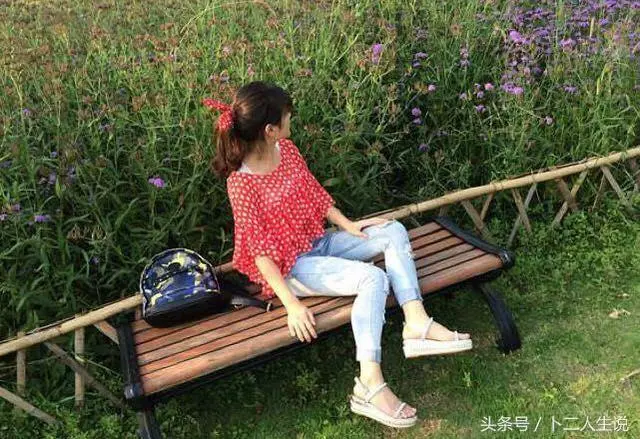 前夫再婚邀請我,我去參加,見到新娘,我送上鞋子,前夫又鬧起了離婚