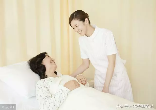 婆婆幫我看孩子頻頻累到,病房外聽到她與小叔對話,我轉身就走