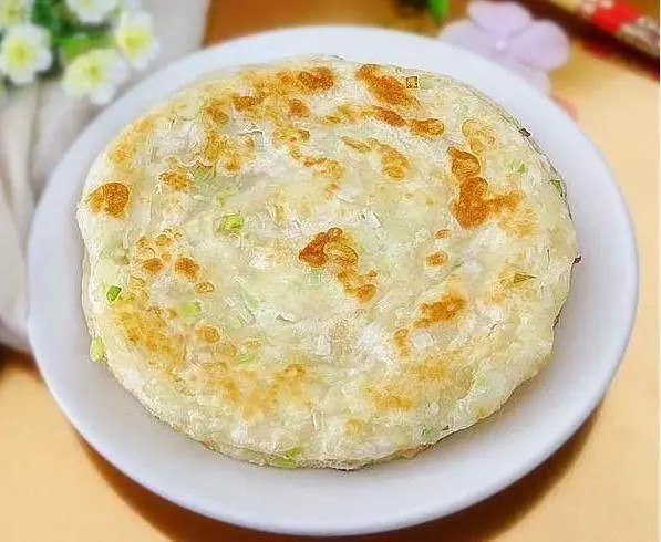 蔥油餅自己在家做,其實一點也不難,學會這幾個技巧,包你能成功!