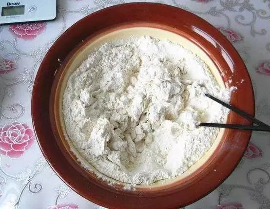 蔥油餅自己在家做,其實一點也不難,學會這幾個技巧,包你能成功!