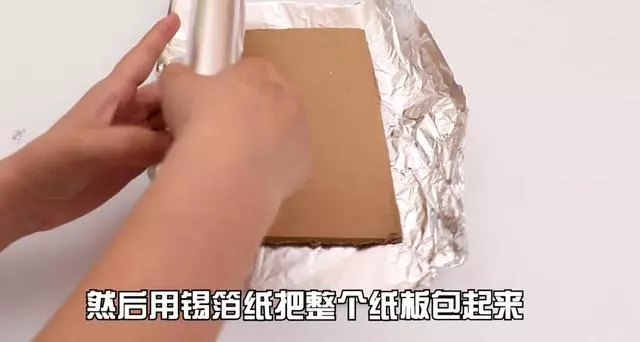 路由器上放一塊它，手機無線信號立馬滿格，太實用了！