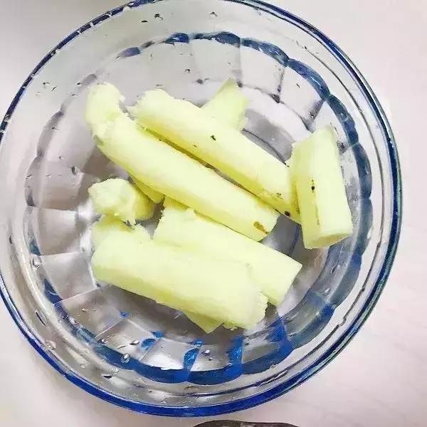 不用烤箱不用油,2款自製健康月餅,寶寶也能放心吃!