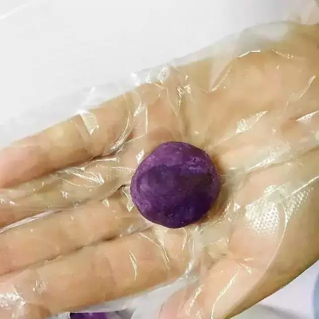 不用烤箱不用油,2款自製健康月餅,寶寶也能放心吃!