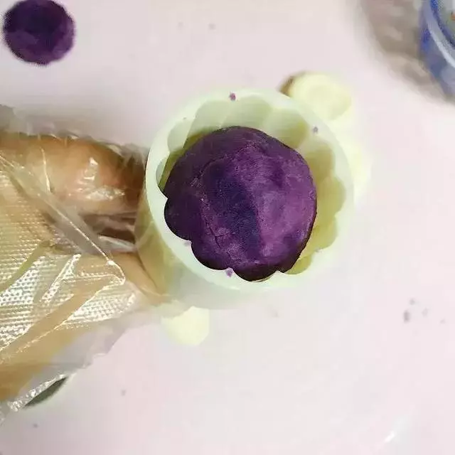 不用烤箱不用油,2款自製健康月餅,寶寶也能放心吃!