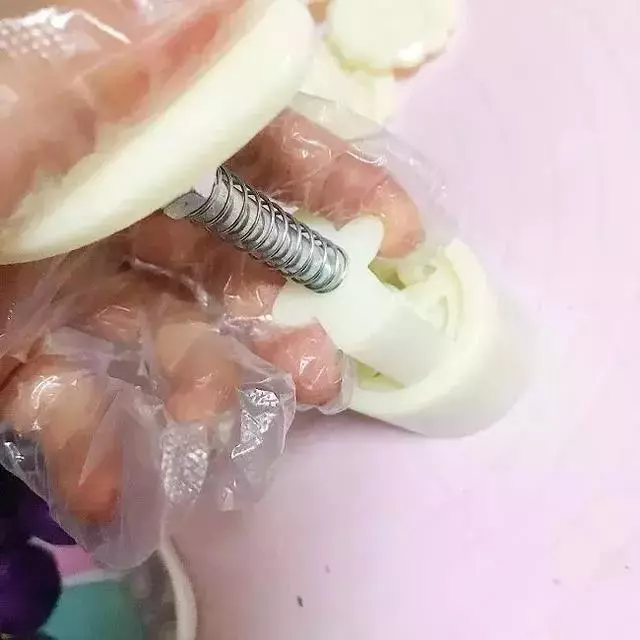 不用烤箱不用油,2款自製健康月餅,寶寶也能放心吃!