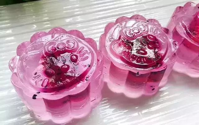 不用烤箱不用油,2款自製健康月餅,寶寶也能放心吃!
