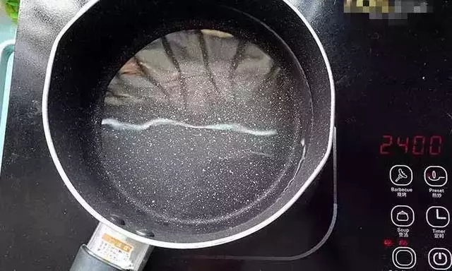 不用烤箱不用油,2款自製健康月餅,寶寶也能放心吃!