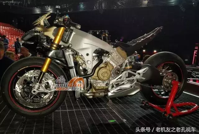 這才是寶馬S1000RR最大的對手,杜卡迪Panigale V4國內售23.7萬元