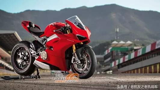 這才是寶馬S1000RR最大的對手,杜卡迪Panigale V4國內售23.7萬元