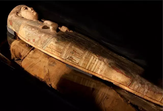 存1000元到銀行,冷凍身體,1000年後復活能享受億萬富翁生活嗎?