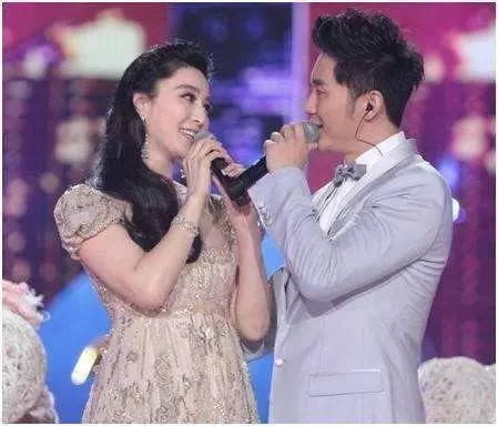 15年前與李晨未婚先孕, 李晨依舊愛著她,可她早結婚生個漂亮女兒!