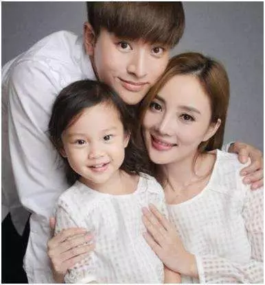 15年前與李晨未婚先孕, 李晨依舊愛著她,可她早結婚生個漂亮女兒!