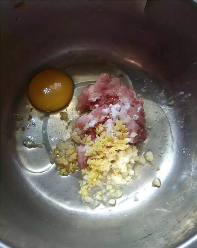 河粉不用炒就這樣吃,只要拌一拌,滑嫩入味一碗不夠吃!