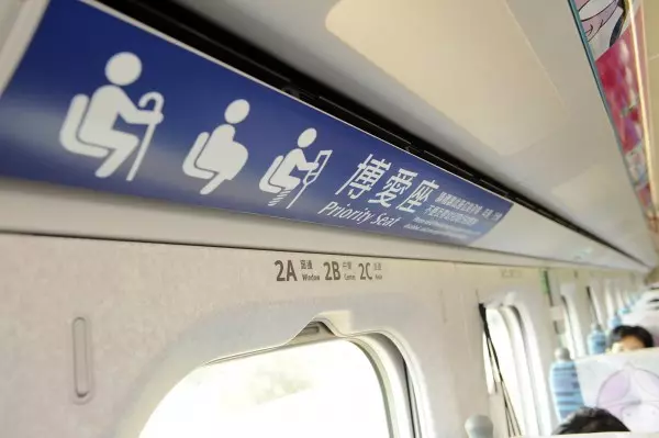 網友:「這就是大部分大馬人的真面目!」搭KTM發生的一幕讓人氣憤 -