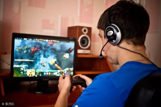 我兒子打打遊戲怎麼了,不出去工作怎麼了,我就願意養著他