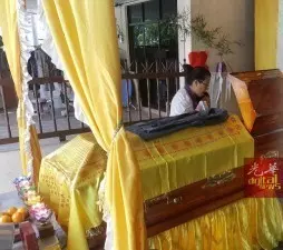 早晚打兩份工賺家計好爸爸買食物遭撞死