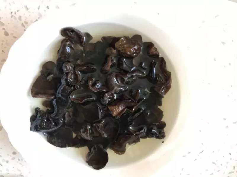 誰說三鮮水餃用韭菜才鮮美?用它調餡,鮮香四溢,比韭菜好吃10倍