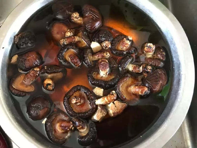誰說三鮮水餃用韭菜才鮮美?用它調餡,鮮香四溢,比韭菜好吃10倍