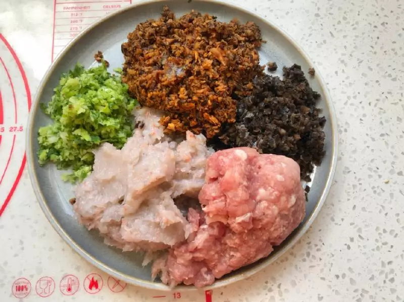 誰說三鮮水餃用韭菜才鮮美?用它調餡,鮮香四溢,比韭菜好吃10倍