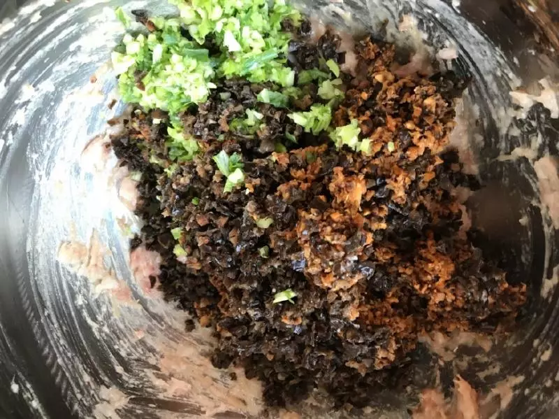 誰說三鮮水餃用韭菜才鮮美?用它調餡,鮮香四溢,比韭菜好吃10倍