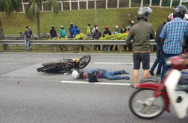 疑馬勞騎士遭客貨車撞傷網民譴責超車司機 .