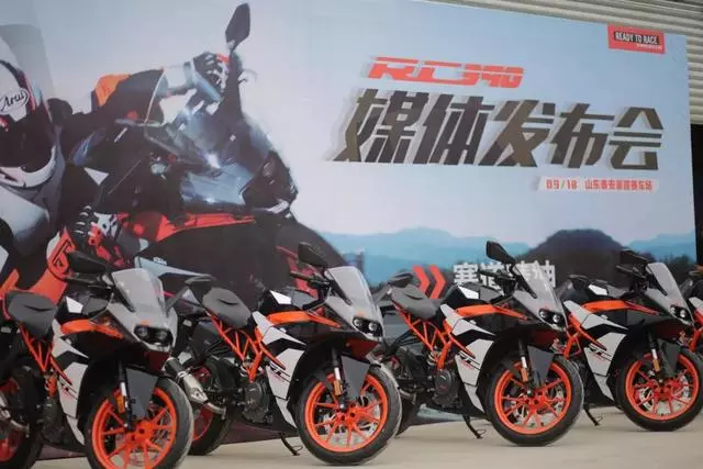 多項升級鞏固小排量仿賽霸主地位,售價50980元全新KTM RC390國內發布!