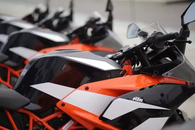多項升級鞏固小排量仿賽霸主地位,售價50980元全新KTM RC390國內發布!