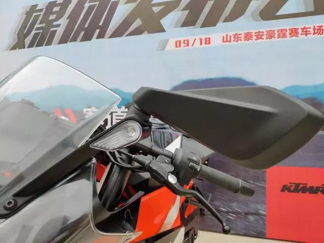 多項升級鞏固小排量仿賽霸主地位,售價50980元全新KTM RC390國內發布!