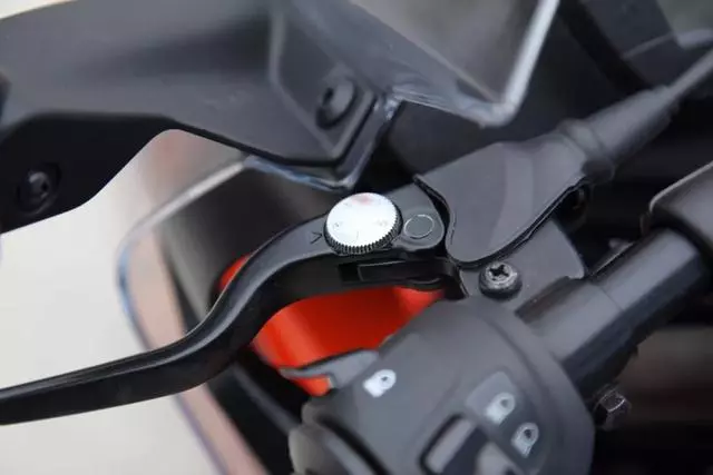 多項升級鞏固小排量仿賽霸主地位,售價50980元全新KTM RC390國內發布!