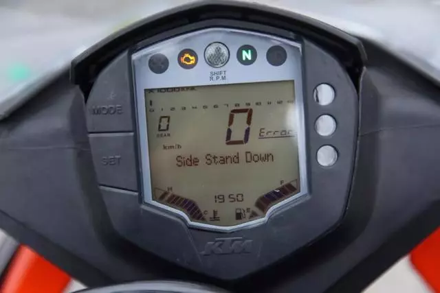 多項升級鞏固小排量仿賽霸主地位,售價50980元全新KTM RC390國內發布!