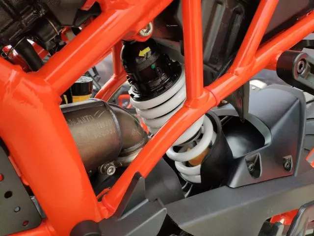 多項升級鞏固小排量仿賽霸主地位,售價50980元全新KTM RC390國內發布!