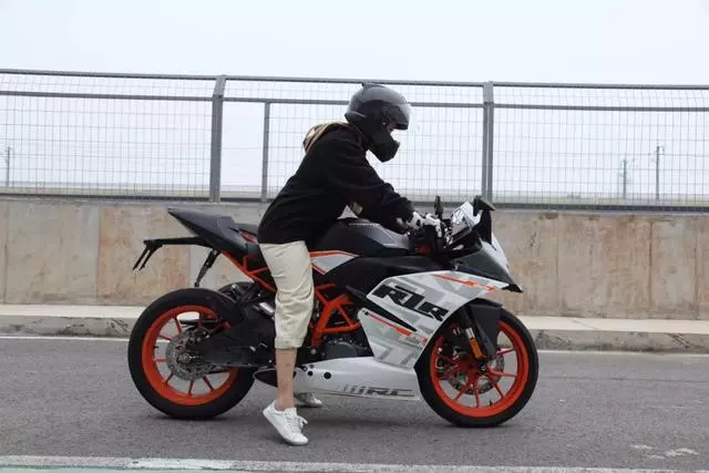 多項升級鞏固小排量仿賽霸主地位,售價50980元全新KTM RC390國內發布!