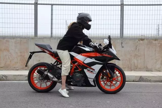 多項升級鞏固小排量仿賽霸主地位,售價50980元全新KTM RC390國內發布!