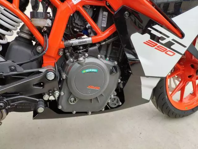 多項升級鞏固小排量仿賽霸主地位,售價50980元全新KTM RC390國內發布!