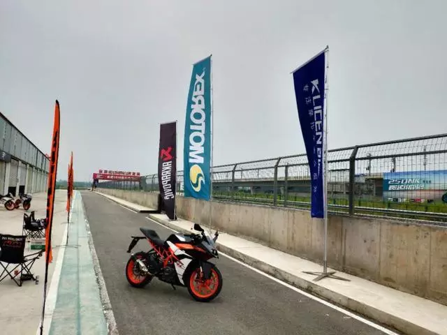多項升級鞏固小排量仿賽霸主地位,售價50980元全新KTM RC390國內發布!