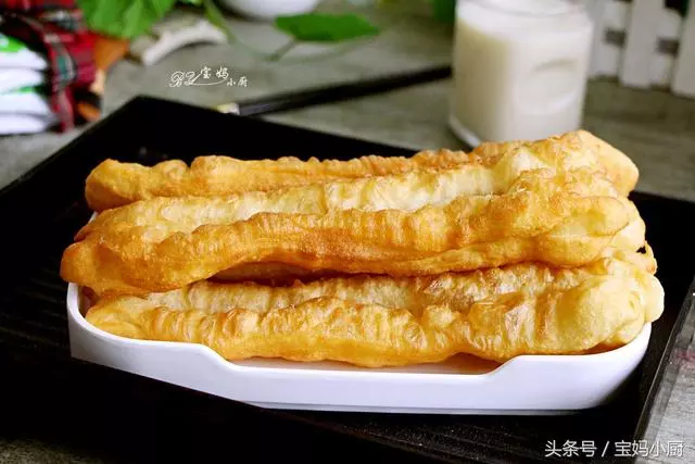 我炸油條不用發麵,放一天都不皮,家人吃了好幾年都不夠 !