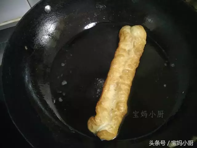 我炸油條不用發麵,放一天都不皮,家人吃了好幾年都不夠 !