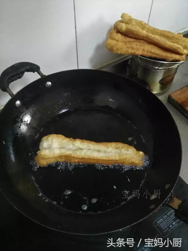 我炸油條不用發麵,放一天都不皮,家人吃了好幾年都不夠 !