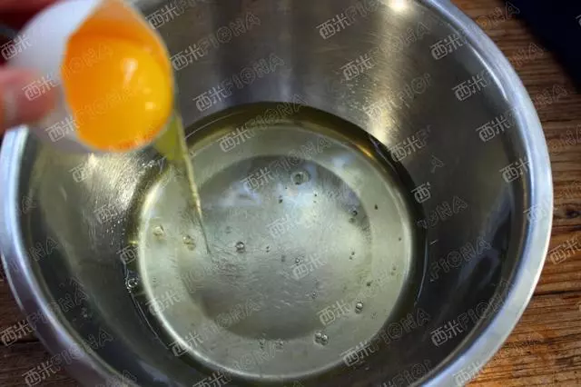 小朋友最愛吃的紙杯蛋糕,這個配方細膩有韌勁,軟糯又Q彈