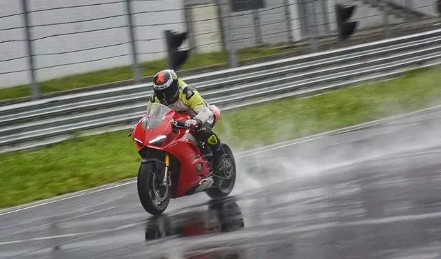 售價23.7萬起,好騎又智能的杜卡迪,Panigale V4系列國內正式發布!