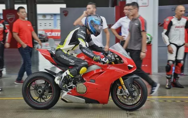 售價23.7萬起,好騎又智能的杜卡迪,Panigale V4系列國內正式發布!