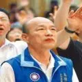 大人出門沒留意 小孩遭大門泰山壓頂