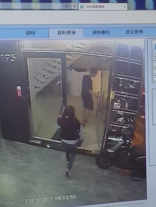 【劈腿不是最可怕的,最可怕的是劈腿還吃軟飯的!】漂亮女友包吃包住還送禮物驚喜 結果從監視器看到讓她崩潰的畫面…