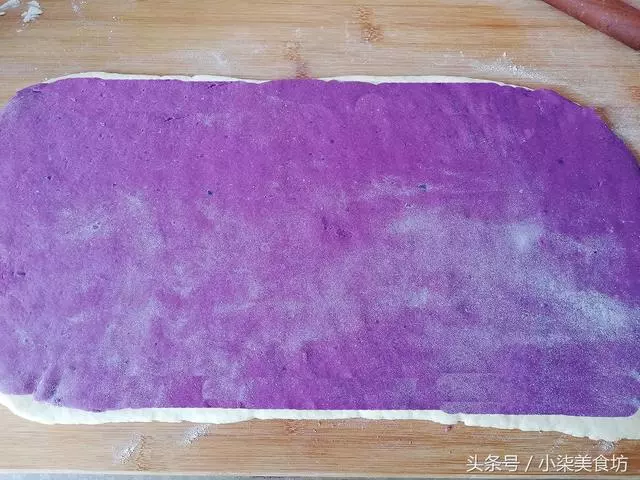 2碗麵粉,一杯牛奶,不用一滴水,教你在家做奶香紫薯小饅頭
