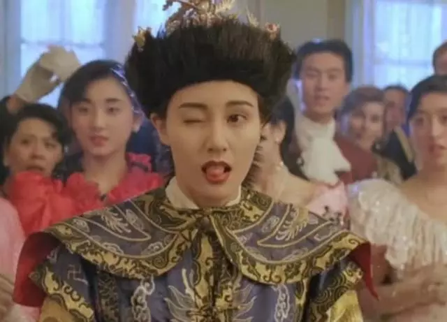 18歲搭戲張國榮一響而紅,嫁給豪富恩愛至今,兒子長相一言難盡!