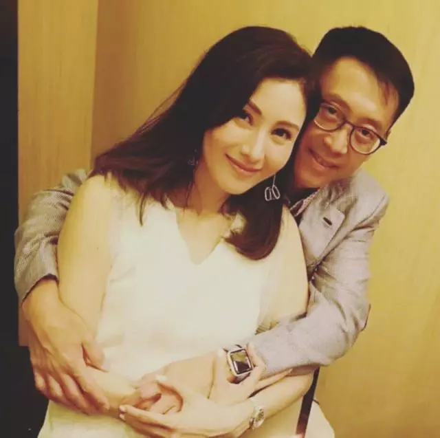 18歲搭戲張國榮一響而紅,嫁給豪富恩愛至今,兒子長相一言難盡!