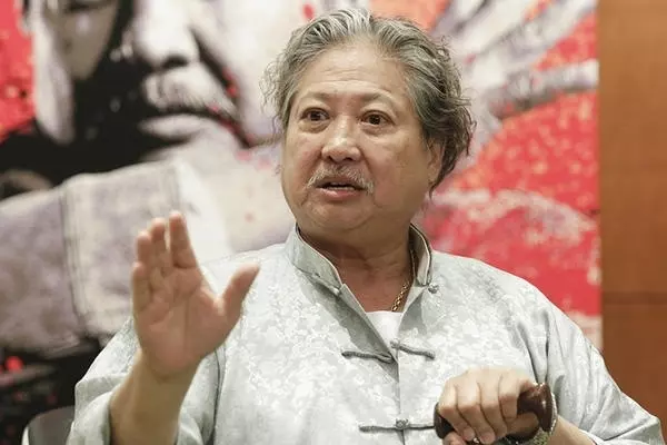 李連傑老了,洪金寶老了,成龍老了,只有他娶了富家女活成35歲!