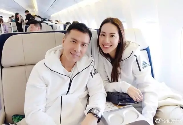 李連傑老了,洪金寶老了,成龍老了,只有他娶了富家女活成35歲!