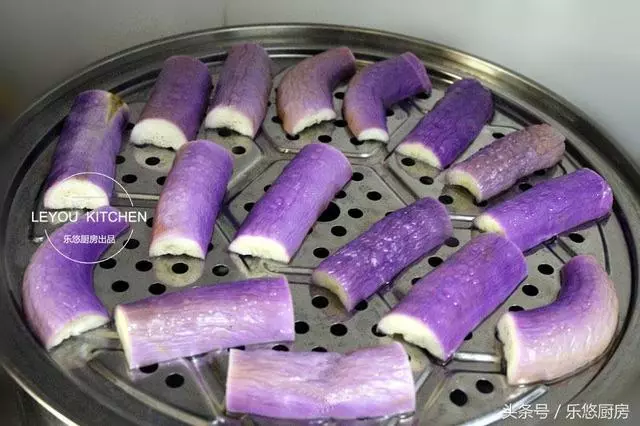 茄子這樣做,沒放油,吃著清爽美味,還有蒸茄子不變色的妙招